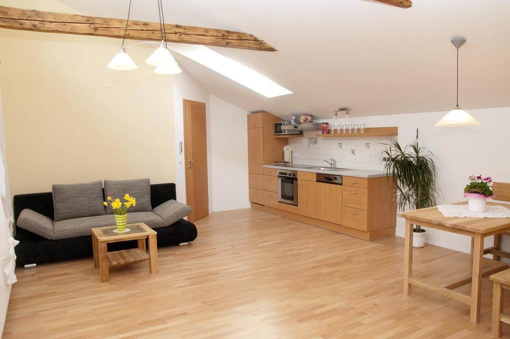 Farm stay Biohof - Familie Neuberger Pottelsdorf
