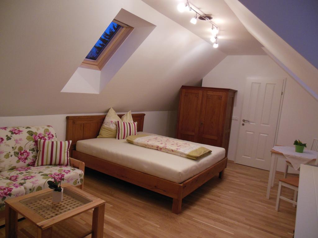 Farm stay Biohof - Familie Neuberger *