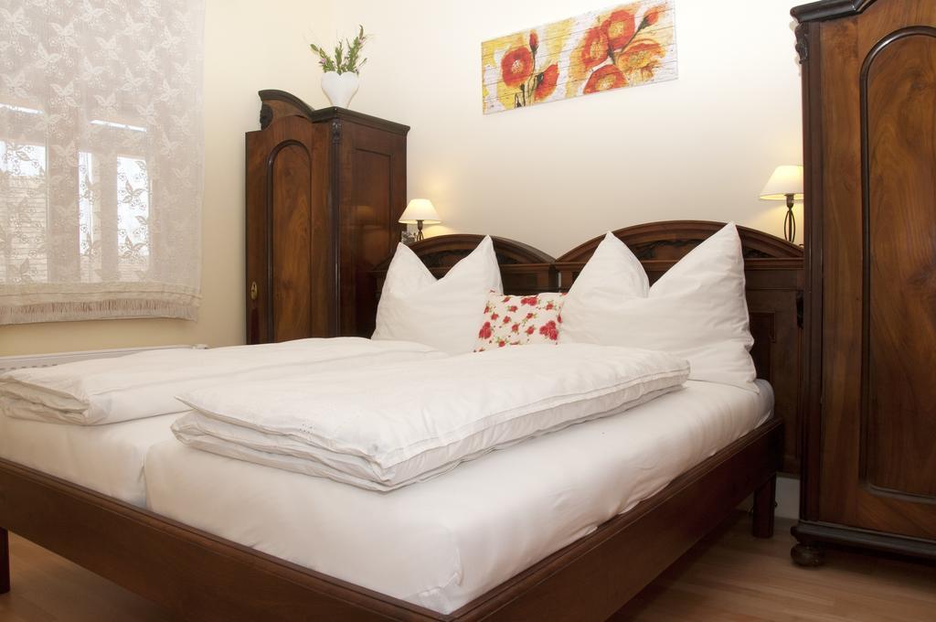 Farm stay Biohof - Familie Neuberger Pottelsdorf