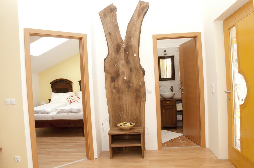 Biohof - Familie Neuberger Farm stay Pottelsdorf