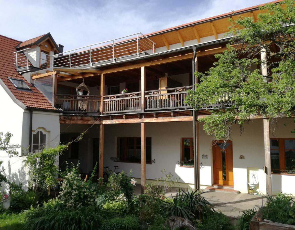 Biohof - Familie Neuberger Farm stay